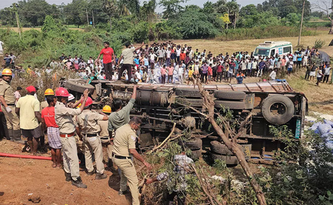 Four dead in highway pile-up in Karnataka